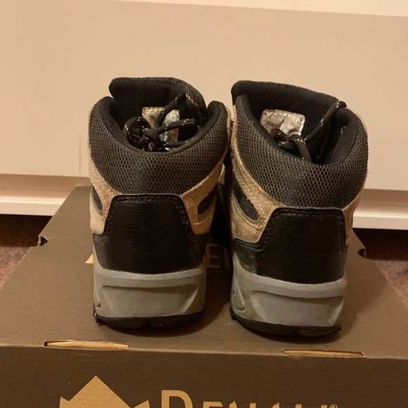 Women’s Denali Hiking Boots - Picture 7 of 8